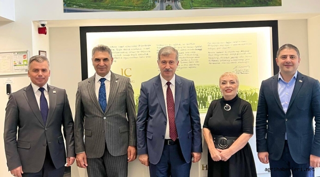 AİÇÜ Rektörü Prof. Dr. İlhami Gülçin, Rektör Yardımcıları ile İbrahim Çeçen Vakfını ziyaret etti.