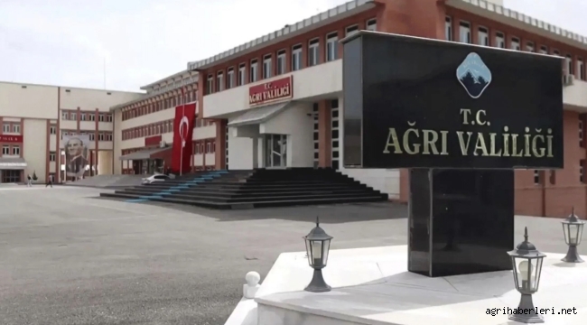 AĞRI VALİLİĞİ'NDEN YOĞUN KAR YAĞIŞI VE BUZLANMA UYARISI