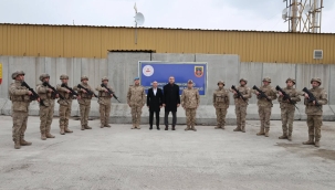 Ağrı Valisi, Doğubayazıt Kaymakamı ve Ağrı İl Jandarma Komutanı, Hazzep Tepe Jandarma Üs Bölgesi'nde Askerle İftar Açtı