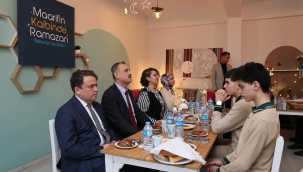 Ağrı Valisi, Ramazan'ın İkinci Gününde Öğrencilerle İftar Açtı