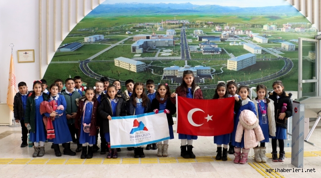 AİÇÜ SKS Öncülüğünde Köydeki Öğrencileri Sinema İle Buluşturdu