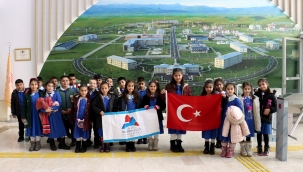 AİÇÜ SKS Öncülüğünde Köydeki Öğrencileri Sinema İle Buluşturdu