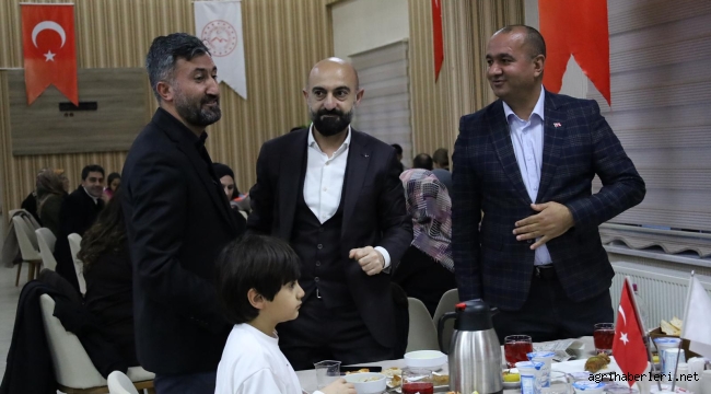 AK Parti Ağrı İl Başkanı Yıldız, "şehit yakınları ve gazilerle düzenlenen iftar programında bir araya geldi