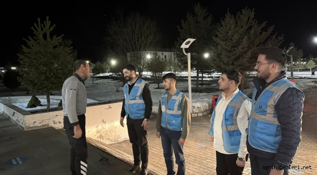 AK Parti Ağrı İl Gençlik Kolları'ndan Güvenlik Güçlerine Anlamlı Sahur Ziyareti