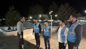 AK Parti Ağrı İl Gençlik Kolları'ndan Güvenlik Güçlerine Anlamlı Sahur Ziyareti