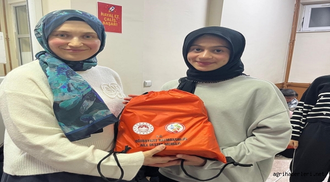 Doğubayazıt'ta Kaymakam Eşinden Kız Öğrencilere Anlamlı Ziyaret ve Bilinçlendirme Etkinliği