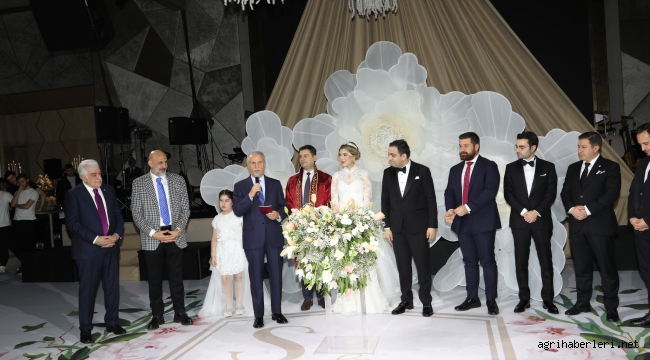 Ağaların Düğünü Böyle Olur: Yasubuğa ve Çuhadar Aileleri İstanbul'u Salladı