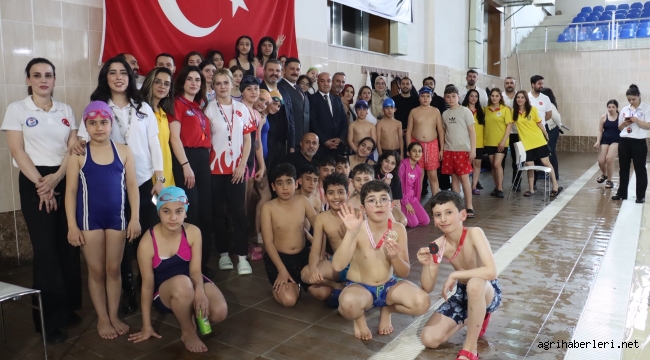 Ağrı'da Küçükler Yüzme ve Artistik Cimnastik İl Birincileri Kıyasıya Mücadele  Ettiler