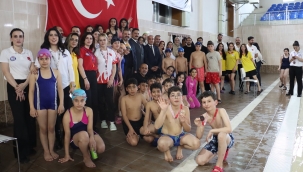 Ağrı'da Küçükler Yüzme ve Artistik Cimnastik İl Birincileri Kıyasıya Mücadele  Ettiler