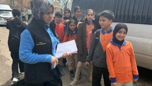 Ağrı'da öğrencilerin okul servislerine iniş ve binişleri güvenlik altına alınıyor.