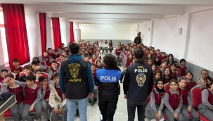 Ağrı'da SİBERAY programı kapsamında 75. Yıl Ortaokulu öğrencilerine güvenli internet kullanımı ve siber zorbalık konularında eğitim verildi.