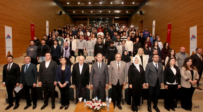 AİÇÜ'de "Sağlıkta İnovasyon, Tıpta Dönüşüm" konulu konferans gerçekleştirildi.