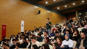 AİÇÜ'de "Sağlıkta İnovasyon, Tıpta Dönüşüm" konulu konferans gerçekleştirildi.