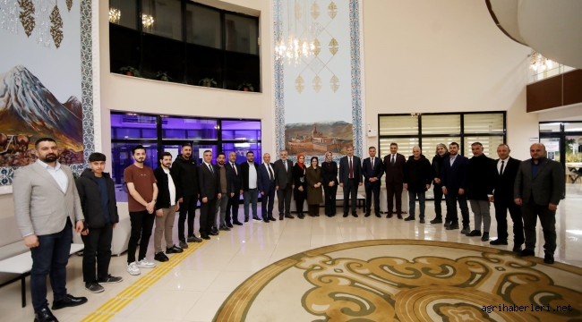 AİÇÜ Rektörü Gülçin Basınla Buluştu: Diş Fakültesi, YÖKAK Tescil Belgesi, Yeni Hastane ve AİÇÜ'ye YÖKAK'tan İlk Kez Kurumsal Akreditasyon Müjdesi