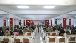 Doğubayazıt Tugay Komutanlığı Gazi ve Şehit Aileleri İle İftar Sofrasında Bir Ara Geldi