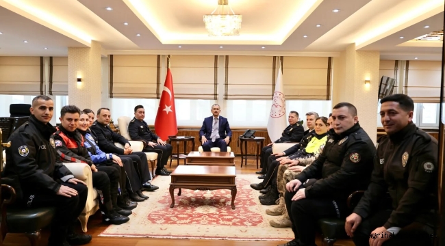 Ağrı İl Emniyet Müdürü Göksel ve Teşkilatı Polis Haftası'nda Vali Bozkurt'u Makamında Ziyaret Etti