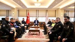 Ağrı İl Emniyet Müdürü Göksel ve Teşkilatı Polis Haftası'nda Vali Bozkurt'u Makamında Ziyaret Etti