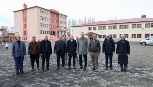 Ağrı Valisi Dr. Önder Bozkurt'tan Çat Kapı Okul Ziyaretleri