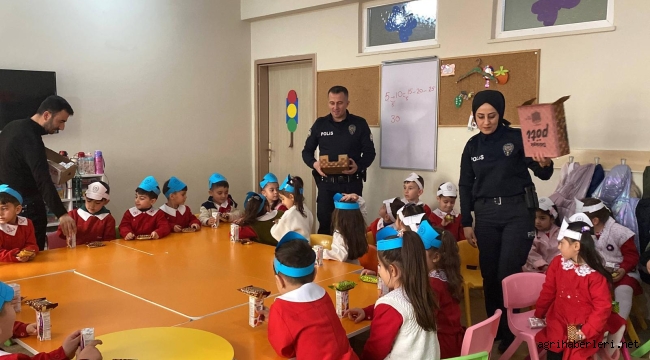 Doğubayazıt'ta Polis Haftası coşkusu: Tören, dua ve minik yüreklerden polis abilere sürpriz ziyaret
