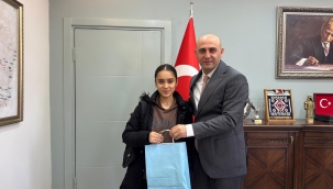 Kütüphane Haftası’nda Kitapseverler Doğubayazıt Kaymakamı Murat Ekinci’yi Ziyaret Etti