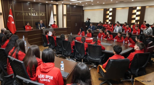 Vali BOZKURT, Ağrı'nın Gururlarını Makamında Kabul Etti