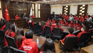 Vali BOZKURT, Ağrı'nın Gururlarını Makamında Kabul Etti