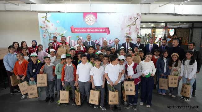 Ağrı'da Türk Mutfağı Haftası Coşkusu: Vali Bozkurt ve Eşi Ailelerle Sofrada Buluştu