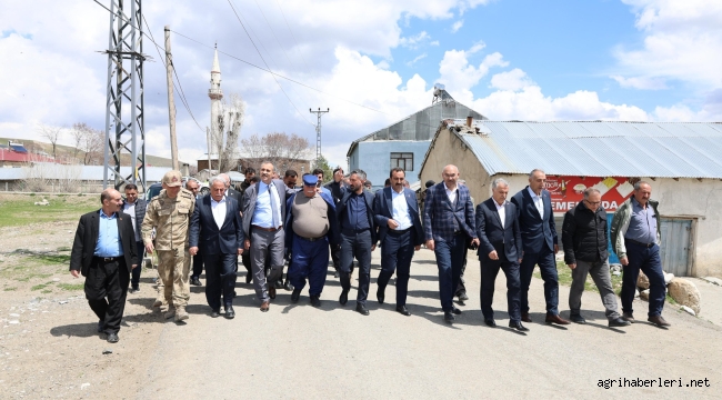 Ağrı Valisi Bozkurt, Köyde Vatandaşların Sorunlarını Dinledi