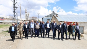 Ağrı Valisi Bozkurt, Köyde Vatandaşların Sorunlarını Dinledi