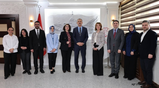 Ağrı Valisi Bozkurt ve Eşini IC Vakfı Başkanı Çeçen ve Heyeti Ziyaret Etti