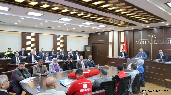 Ağrı Valisi Önder BOZKURT​​​​​​​ Başkanlığında Okul Güvenliği Toplantı Gerçekleşti