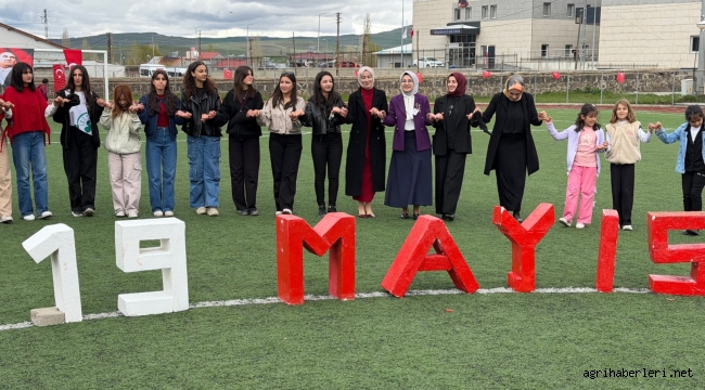 Taşlıçay Kaymakamı Kübra Baka Kılıç: 19 Mayıs Gençlik ve Spor Bayramı'nda Halay Çekti