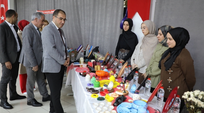 Ağrı'da Kız Öğrenciler Emeğini Sergiledi: İl Müdürü Çelebi'den Takdir Dolu Sözler