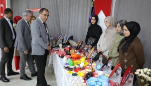 Ağrı'da Kız Öğrenciler Emeğini Sergiledi: İl Müdürü Çelebi'den Takdir Dolu Sözler