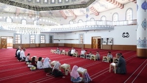 İÇÜ Rektörü Gülçin, Yaz Kur'an Kursu Öğrencileriyle Bir Araya Geldi