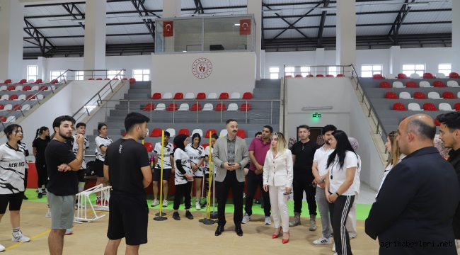 Kaymakam Ayvat, Doğubayazıt Gençlik ve Spor Müdürlüğü'nü Ziyaret Etti