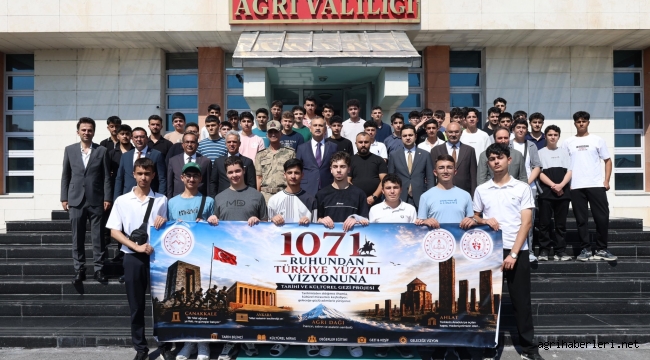 Vali Bozkurt, Ağrı'dan Tarih ve Değerler Yolculuğuna 1.071 Genci Uğurladı